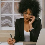 Real estate agent using cloud-based power dialer software for lead follow-up